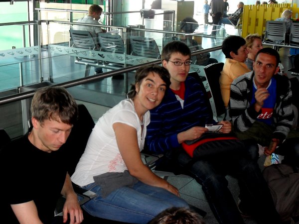 Bekannte Gesichter schon am Flughafen: C. Willmes, A. Emde, C. Baudson und T. Pignaro