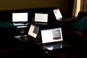 Stillleben 'Rechner bei Nacht'