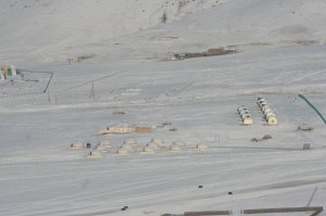 Blick vom Berg auf unser Jurtencamp