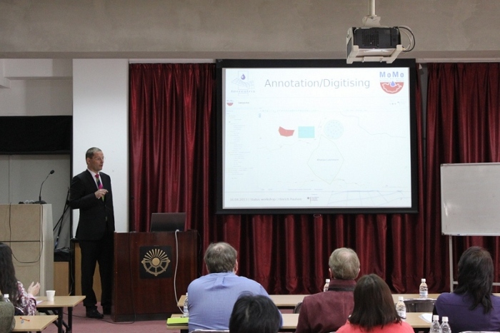 hinrich-paulsen-presenting-momo-geoportal-ulan-bator-2013-04-16